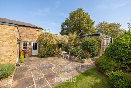 5 bedroom Detached house for sale in Brigsley Road, Waltham, DN37