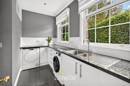 5 bedroom Detached house for sale in Brigsley Road, Waltham, DN37