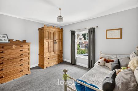 5 bedroom Detached house for sale in Brigsley Road, Waltham, DN37
