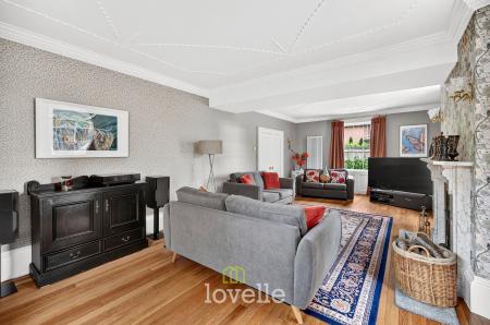 5 bedroom Detached house for sale in Brigsley Road, Waltham, DN37