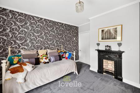 5 bedroom Detached house for sale in Brigsley Road, Waltham, DN37