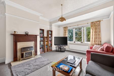 2 bedroom Flat for sale in Bargate, Grimsby, DN34
