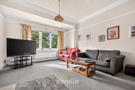 2 bedroom Flat for sale in Bargate, Grimsby, DN34