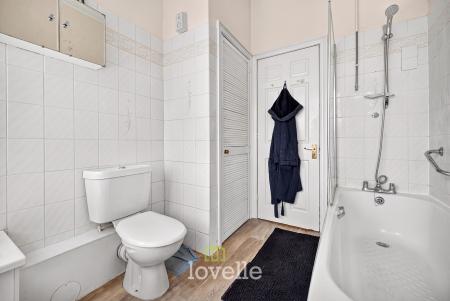 2 bedroom Flat for sale in Bargate, Grimsby, DN34