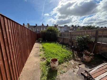 3 bedroom Terraced House to let in Hart Street, Cleethorpes, DN35