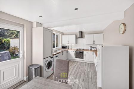 3 bedroom Terraced House for sale in Edge Avenue, Grimsby, DN33