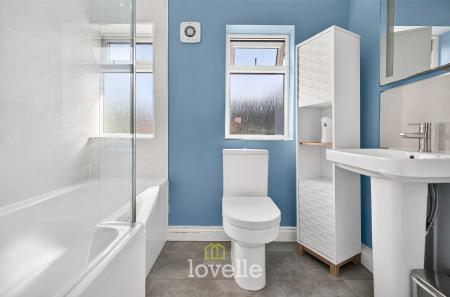 3 bedroom Terraced House for sale in Edge Avenue, Grimsby, DN33