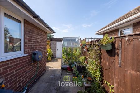 2 bedroom Detached bungalow for sale in Mordaunt Avenue, Grimsby, DN33
