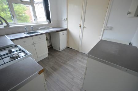 3 bedroom Flat to let in Sussex Court, Grimsby, DN32