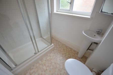 3 bedroom Flat to let in Sussex Court, Grimsby, DN32
