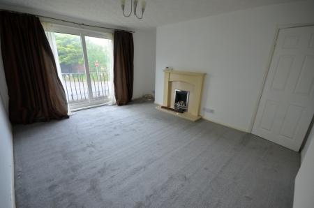 3 bedroom Flat to let in Sussex Court, Grimsby, DN32