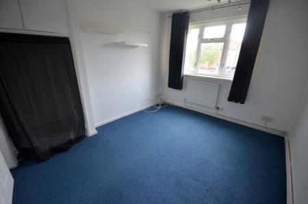 3 bedroom Flat to let in Sussex Court, Grimsby, DN32