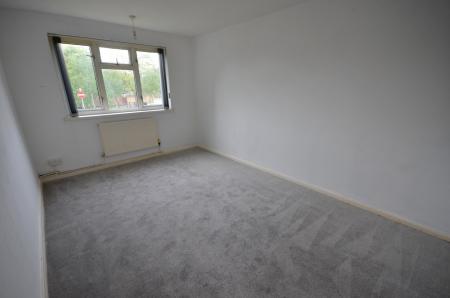 3 bedroom Flat to let in Sussex Court, Grimsby, DN32