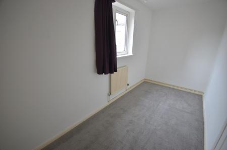 3 bedroom Flat to let in Sussex Court, Grimsby, DN32