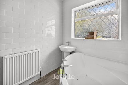 3 bedroom Semi-detached house for sale in Chelmsford Avenue, Grimsby, DN34