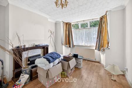 3 bedroom Semi-detached house for sale in Chelmsford Avenue, Grimsby, DN34