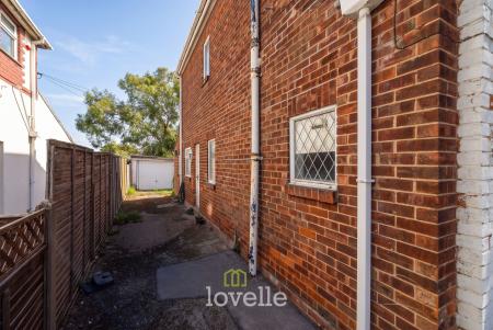3 bedroom Semi-detached house for sale in Chelmsford Avenue, Grimsby, DN34