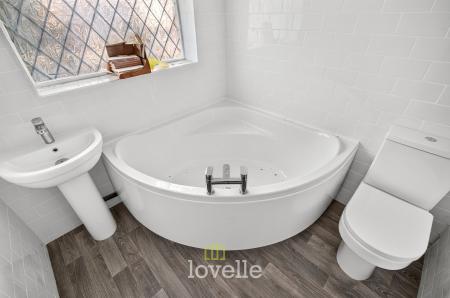 3 bedroom Semi-detached house for sale in Chelmsford Avenue, Grimsby, DN34