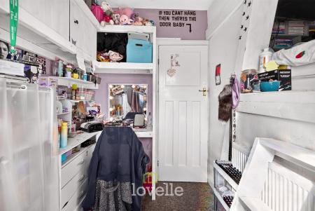 4 bedroom End of terrace house for sale in Stratford Avenue, Grimsby, DN33