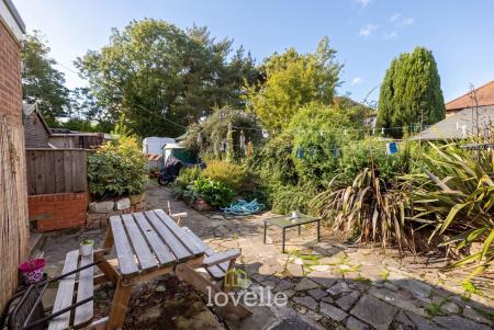 4 bedroom End of terrace house for sale in Stratford Avenue, Grimsby, DN33