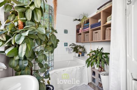 4 bedroom End of terrace house for sale in Stratford Avenue, Grimsby, DN33