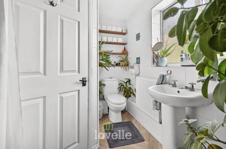 4 bedroom End of terrace house for sale in Stratford Avenue, Grimsby, DN33