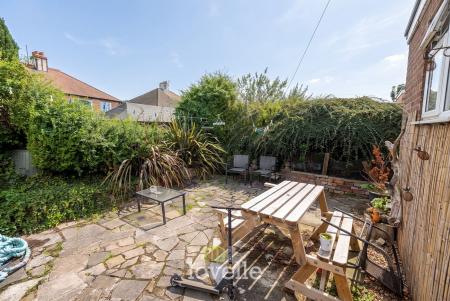 4 bedroom End of terrace house for sale in Stratford Avenue, Grimsby, DN33