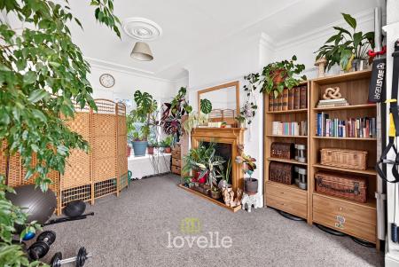 4 bedroom End of terrace house for sale in Stratford Avenue, Grimsby, DN33