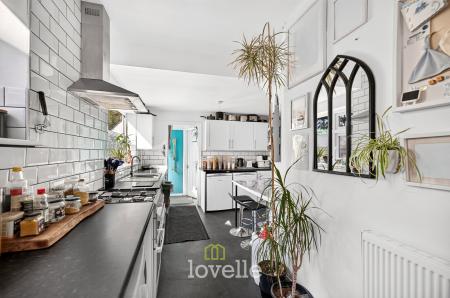4 bedroom End of terrace house for sale in Stratford Avenue, Grimsby, DN33