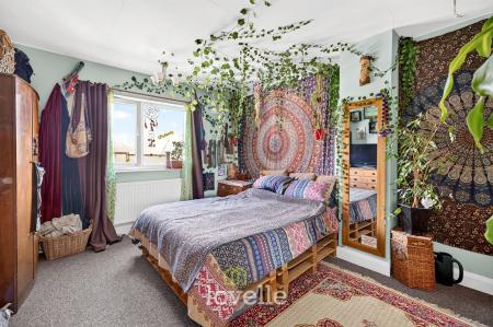 4 bedroom End of terrace house for sale in Stratford Avenue, Grimsby, DN33