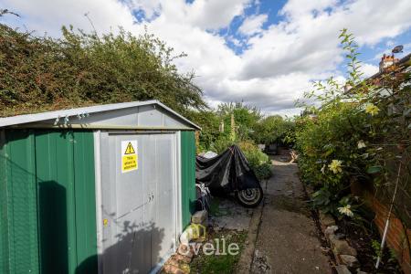 4 bedroom End of terrace house for sale in Stratford Avenue, Grimsby, DN33