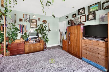 4 bedroom End of terrace house for sale in Stratford Avenue, Grimsby, DN33