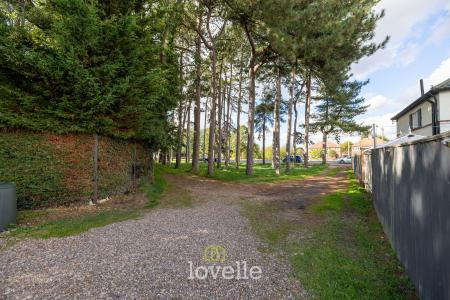 4 bedroom End of terrace house for sale in Stratford Avenue, Grimsby, DN33