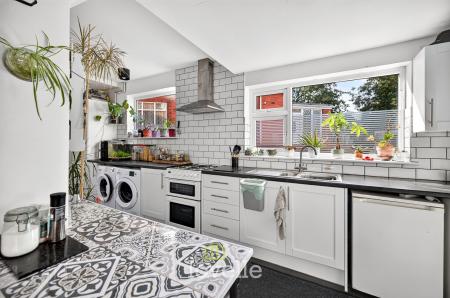 4 bedroom End of terrace house for sale in Stratford Avenue, Grimsby, DN33