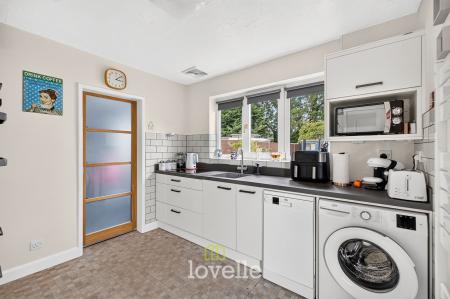 2 bedroom Semi-detached house for sale in St. Crispin Close, North Killingholme, DN40