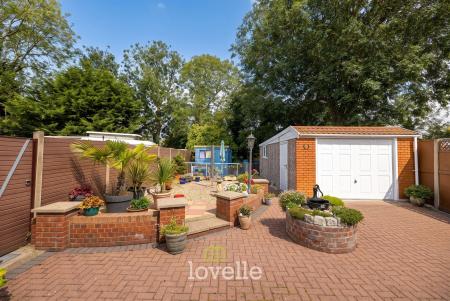 2 bedroom Semi-detached house for sale in St. Crispin Close, North Killingholme, DN40