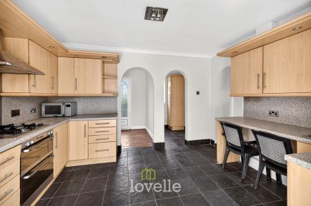 3 bedroom Semi-detached house for sale in Knights Close, Laceby, DN37