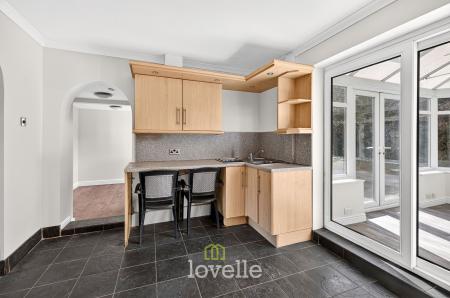 3 bedroom Semi-detached house for sale in Knights Close, Laceby, DN37