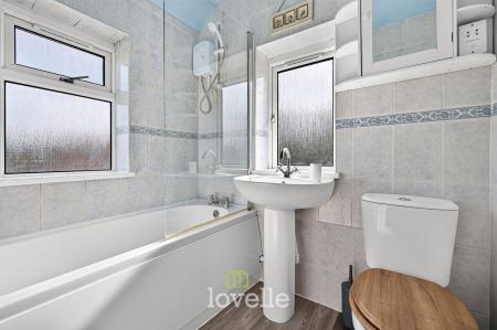 3 bedroom Semi-detached house for sale in Knights Close, Laceby, DN37