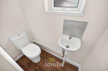 3 bedroom Semi-detached house for sale in Knights Close, Laceby, DN37