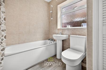4 bedroom Terraced House for sale in Hainton Avenue, Grimsby, DN32