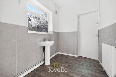 4 bedroom Terraced House for sale in Hainton Avenue, Grimsby, DN32