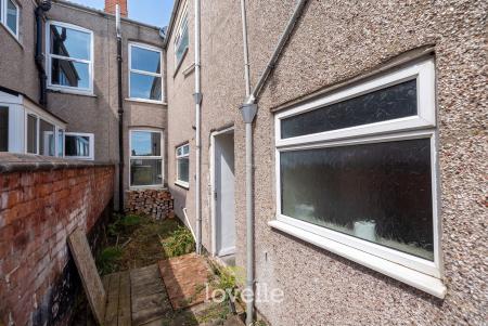 4 bedroom Terraced House for sale in Hainton Avenue, Grimsby, DN32