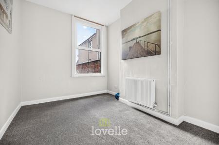 4 bedroom Terraced House for sale in Hainton Avenue, Grimsby, DN32