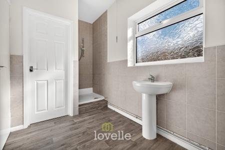 4 bedroom Terraced House for sale in Hainton Avenue, Grimsby, DN32