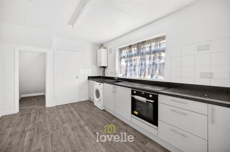 4 bedroom Terraced House for sale in Hainton Avenue, Grimsby, DN32