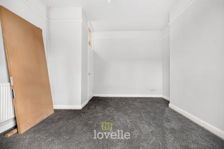 4 bedroom Terraced House for sale in Hainton Avenue, Grimsby, DN32