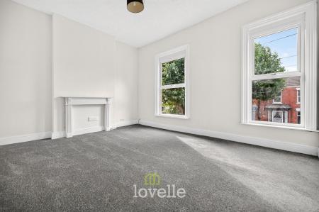 4 bedroom Terraced House for sale in Hainton Avenue, Grimsby, DN32