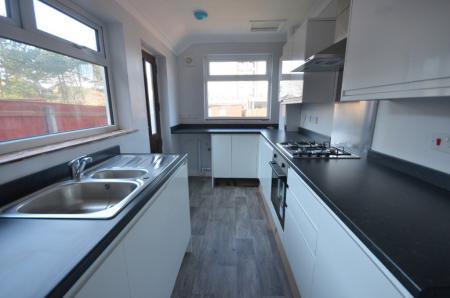 3 bedroom Semi-detached house to let in Chelmsford Avenue, Grimsby, DN34