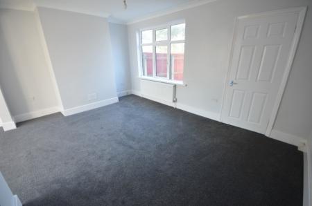 3 bedroom Semi-detached house to let in Chelmsford Avenue, Grimsby, DN34